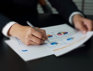 Top 3 Pros and Cons of Having an Investment Adviser